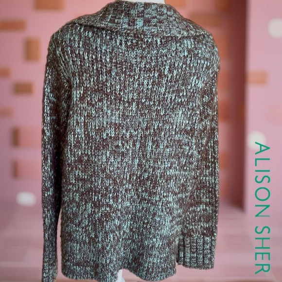 Green & Brown Women's Sweater - Picture 9 of 11